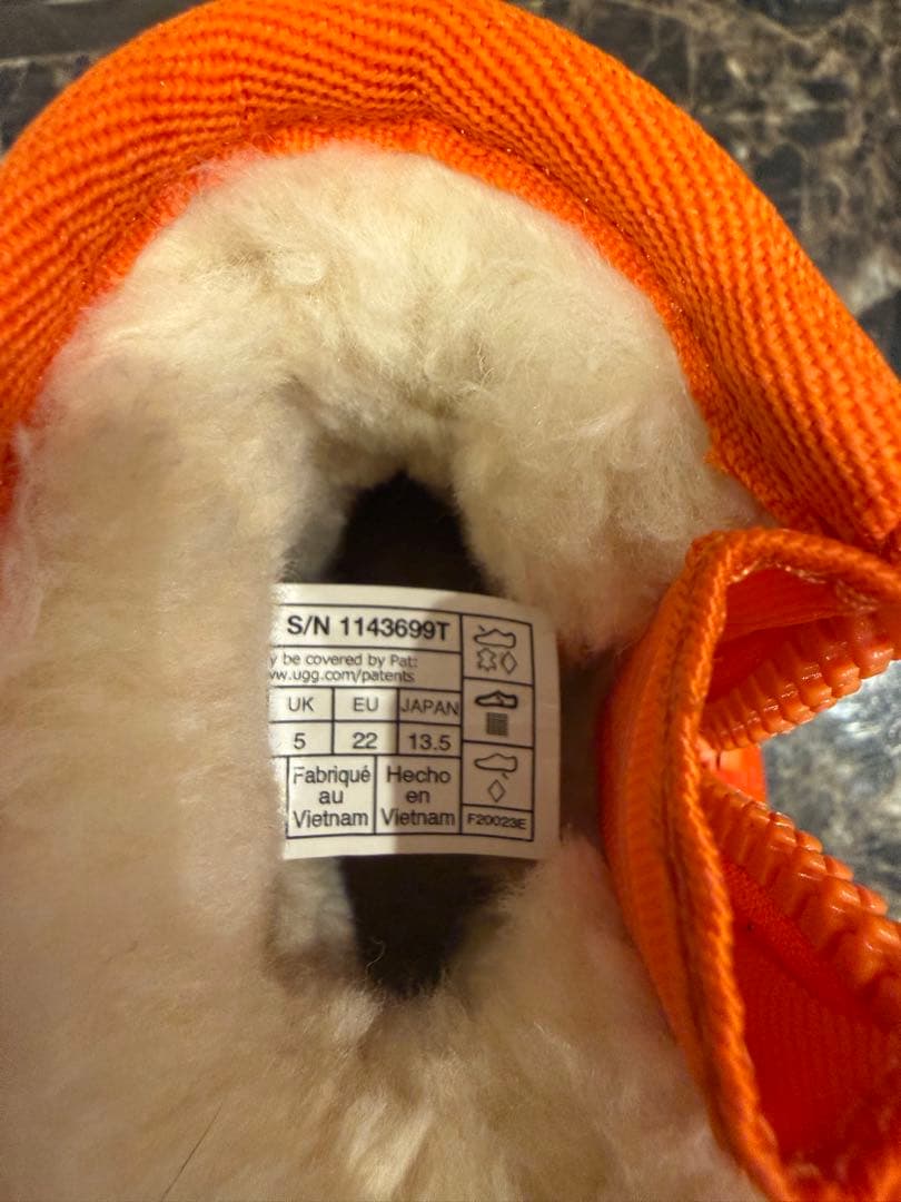 美品　UGG キッズ　ベビー　ムートン　ブーツ　ジッパー　13.5cm