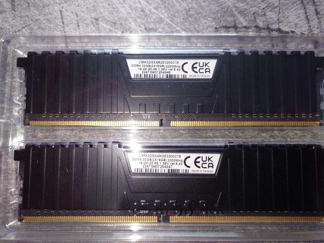 【中古】Corsair Vengeance LPX 32GB DDR4