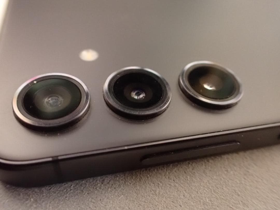 Samsung Galaxy S24 本体 + ケース