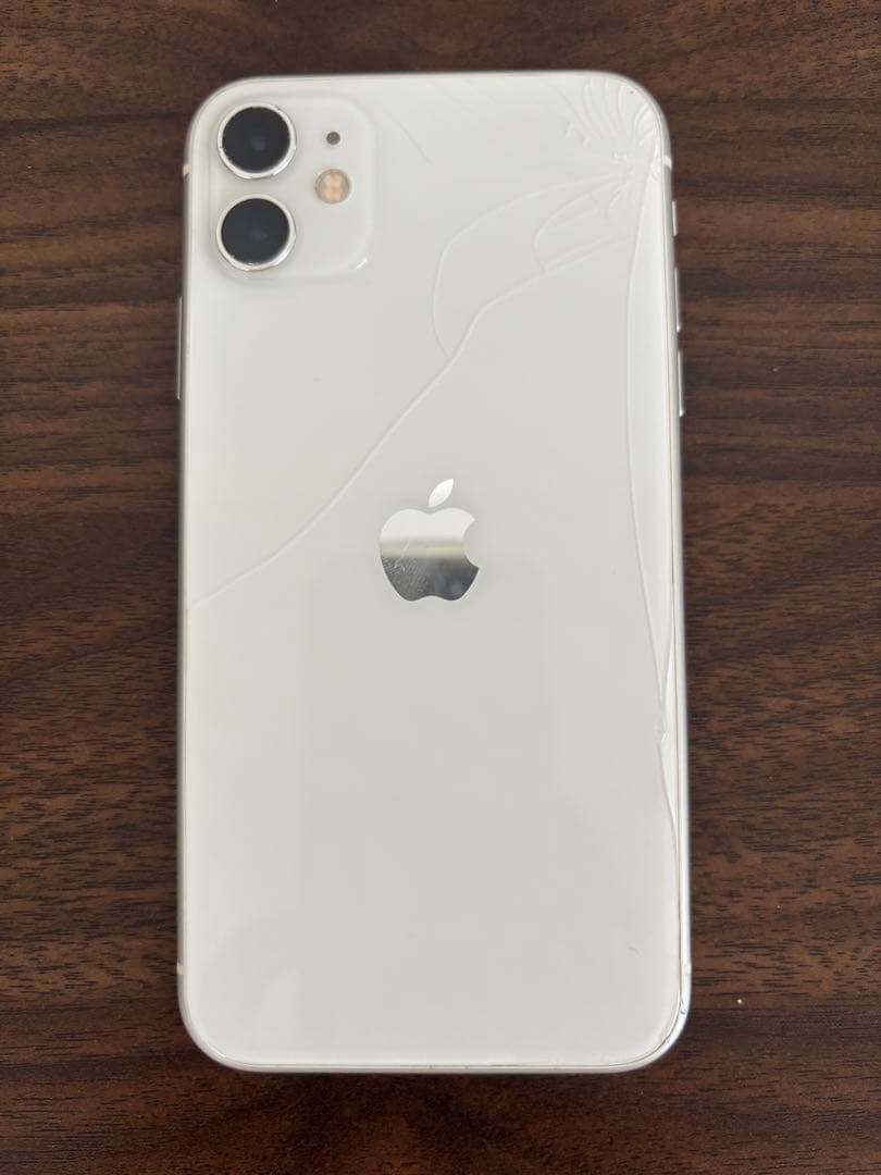 iPhone 11 128GB ホワイト ひび割れあり