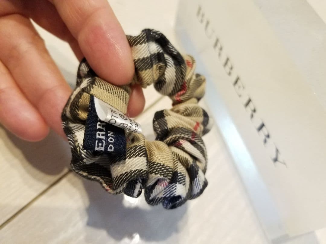 バーバリー新品未使用ミラー 未使用近ヘアゴム ノバチェックベージュ美