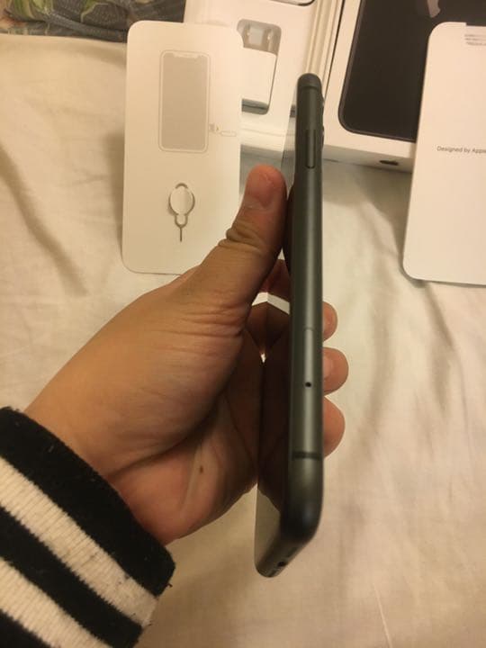 iPhone 11 ブラック 256 GB au