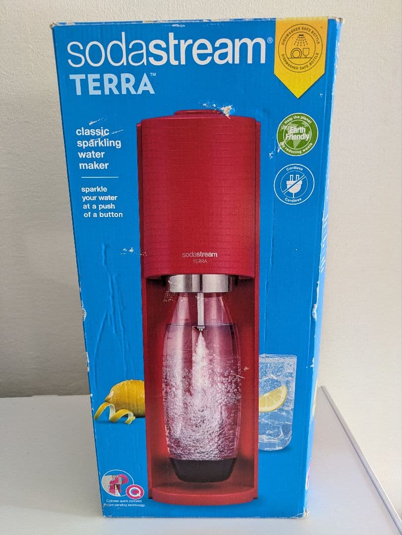 sodastream TERRA 炭酸水メーカー レッド 送料無料 sodastream（ソーダストリーム） TERRA(テラ)スターターキット 特別