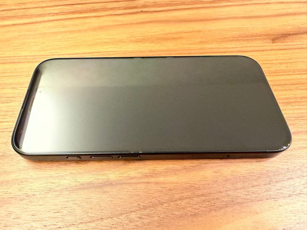t*3様 iPhone16 ブラック 256GB ケース・保護ガラス付き 容量9