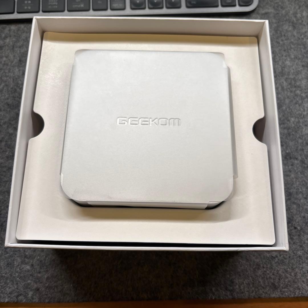 GEEKOM A8 AMD Ryzen9 8945HS 32GB ミニPC