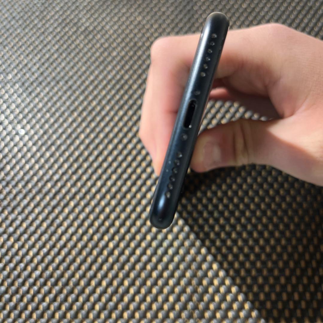 箱付き　iPhoneSE3　128gb