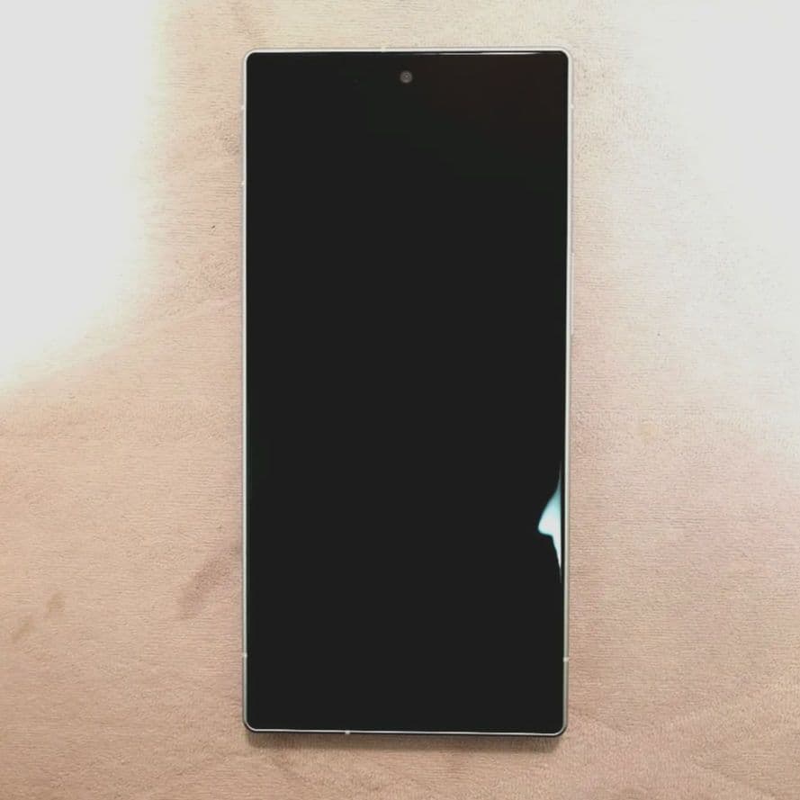 AQUOS R9 ホワイト