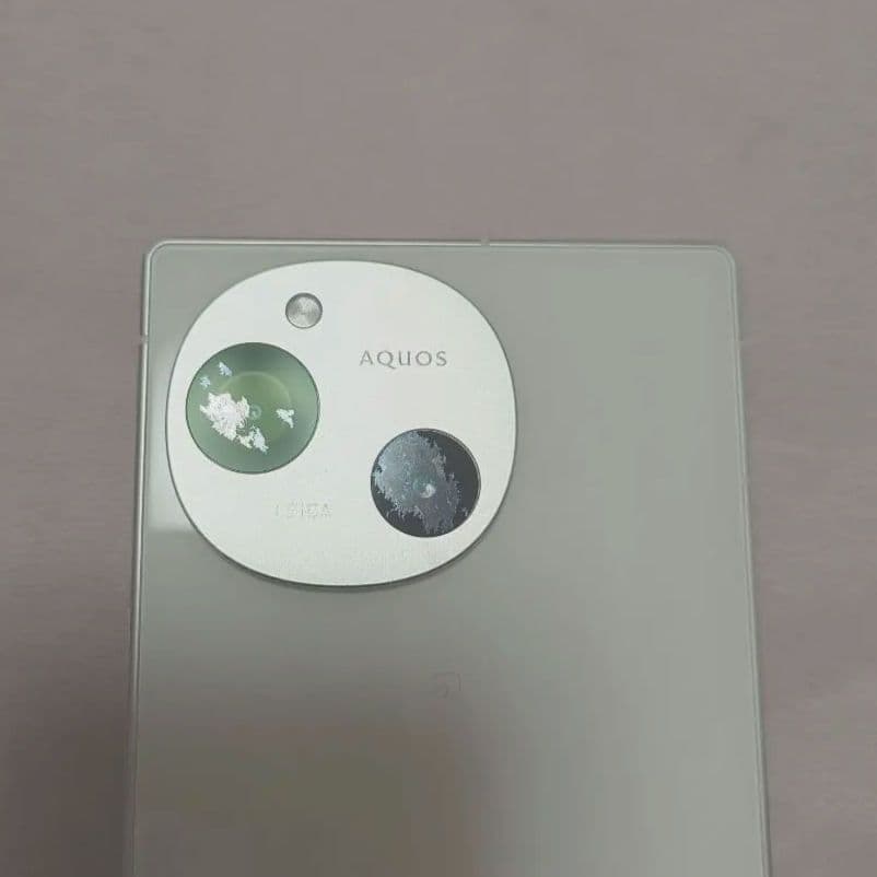 AQUOS R9 ホワイト