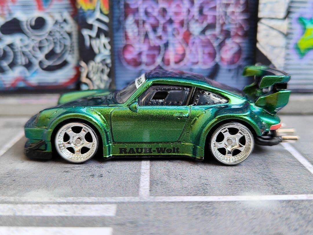 ホットウィールカスタム ポルシェ RWB マジョーラ緑 ✩深リム☆トミカ
