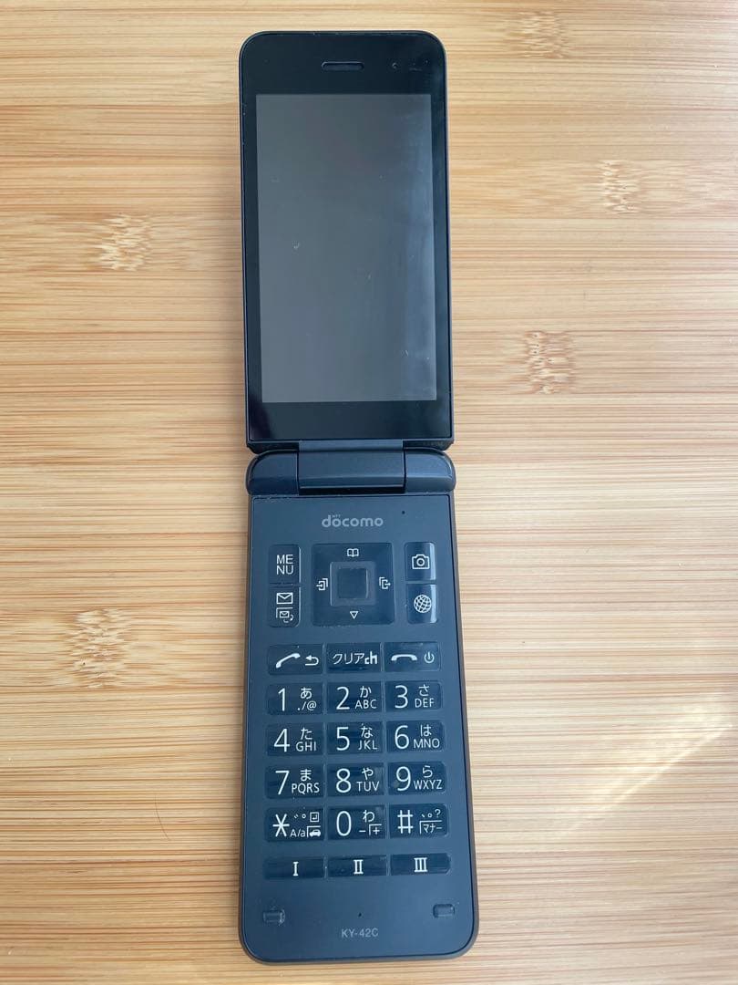 携帯電話　折りたたみ　DIGNO docomo 黒　ブラック