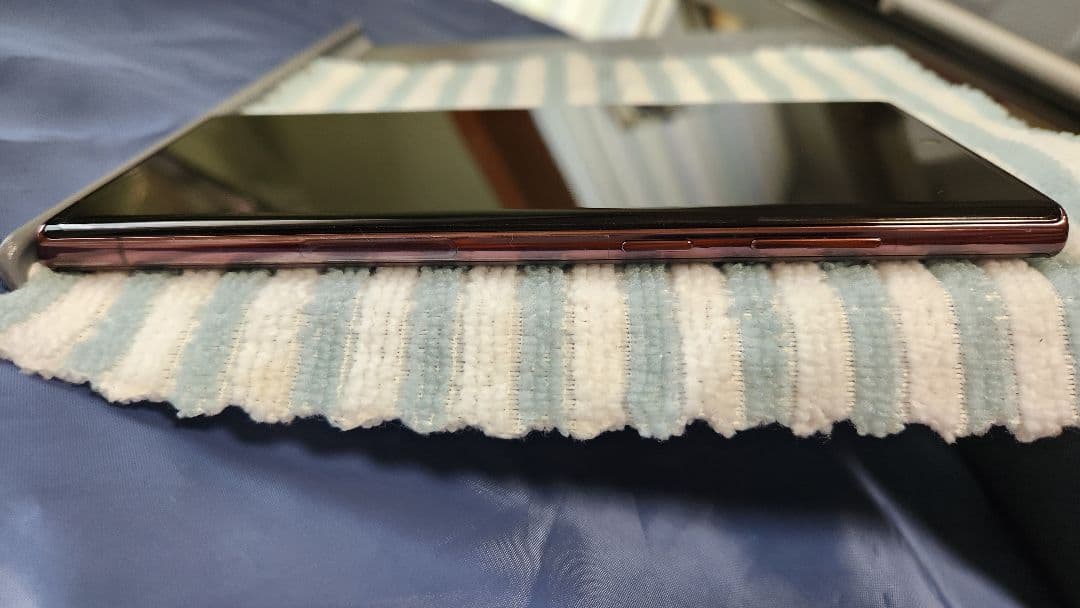 ‼️値引き中 中古良品‼️GalaxyS22Ultra au バーガンディ