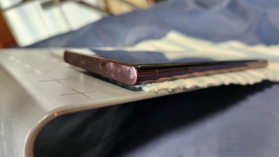 ‼️値引き中 中古良品‼️GalaxyS22Ultra au バーガンディ