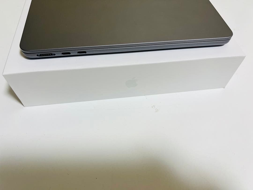 MacBook本体 Macbook Air M2 16GB/512GB