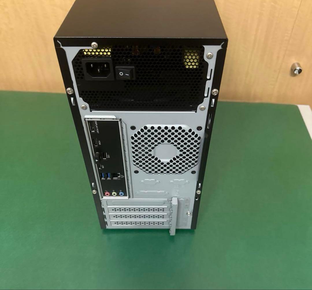 ブラックデスクトップPC コンパクト