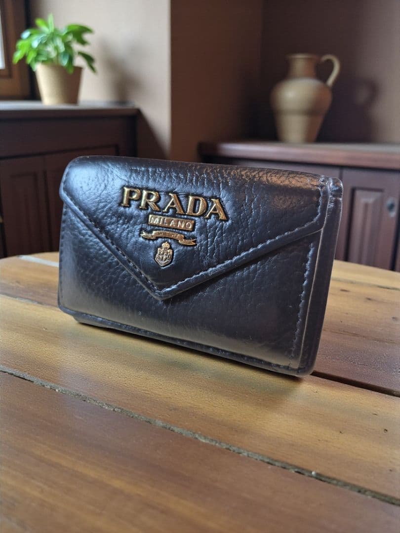ＰＲＡＤＡ　プラダ　サフィアーノ　三つ折り財布 y ☆関税込☆PRADA プラダ サフィアーノ 三角ロゴ 二つ折り財布 (PRADA