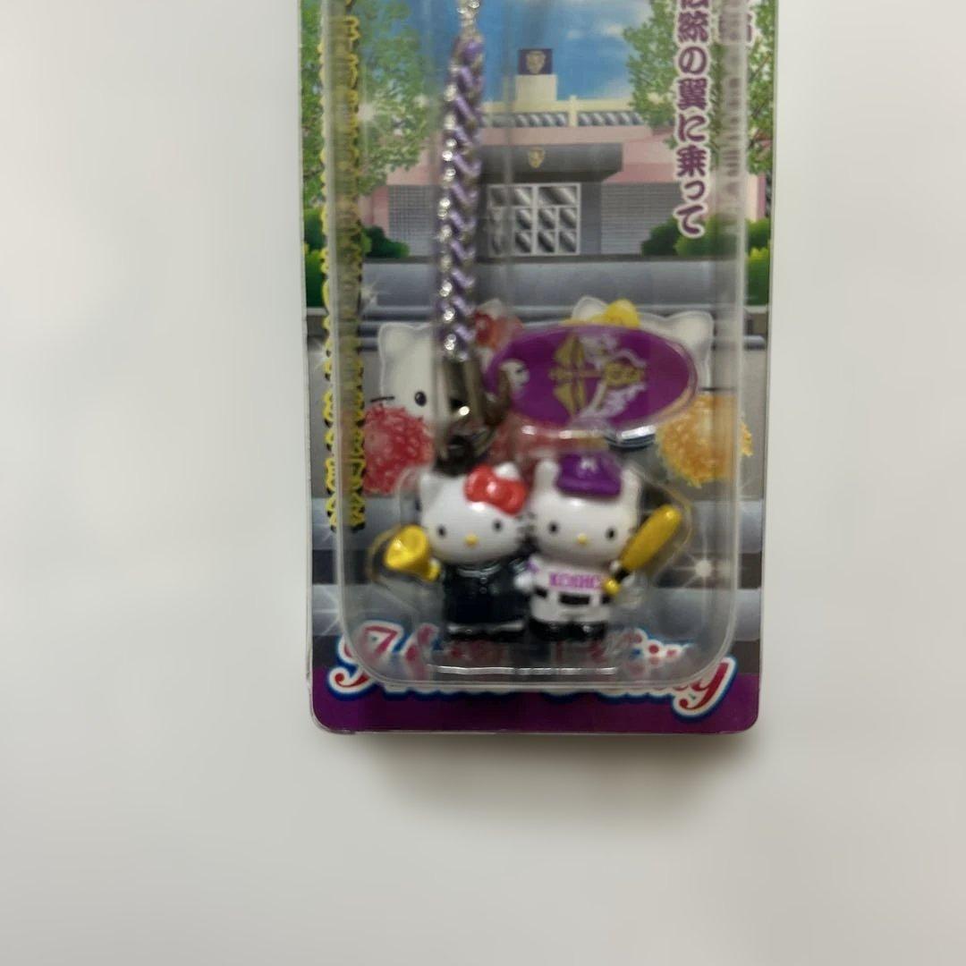 ハローキティちゃん限定ストラップ(野球ユニホームとセーラー服