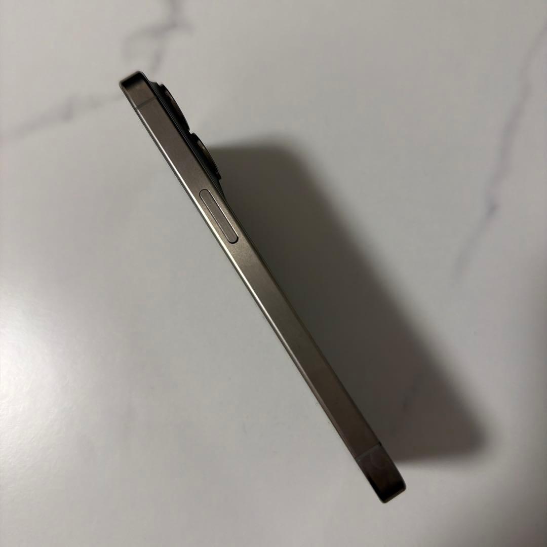 iPhone 15pro ジャンク品　起動不可