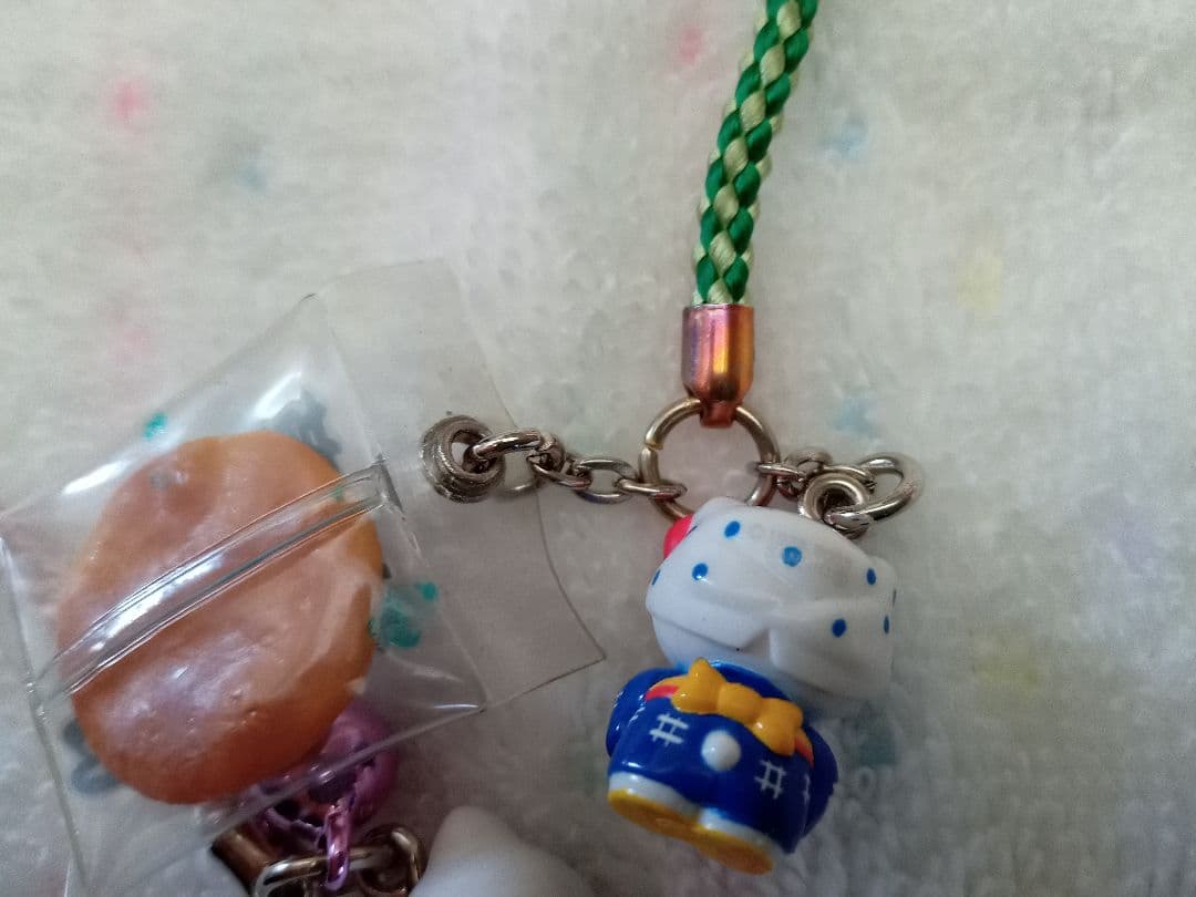 ゆうパケット】ハローキティ 根付け 草加煎餅 2個セット - メルカリ