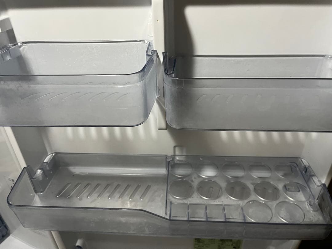 シルバー冷蔵庫 3棚 冷凍室付き