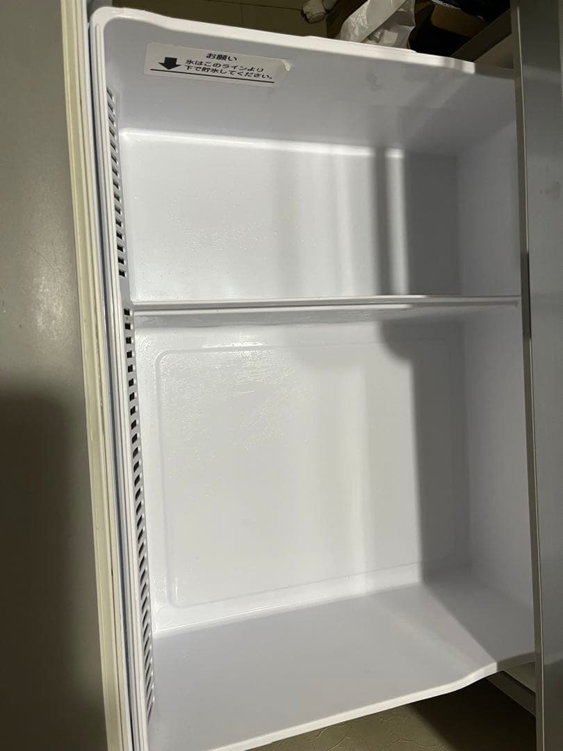 シルバー冷蔵庫 3棚 冷凍室付き