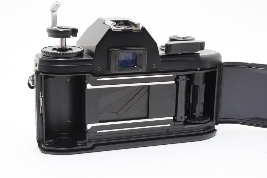 美品 NIKON ニコン EM フィルムカメラ モルト新品交換済 M837 - メルカリ