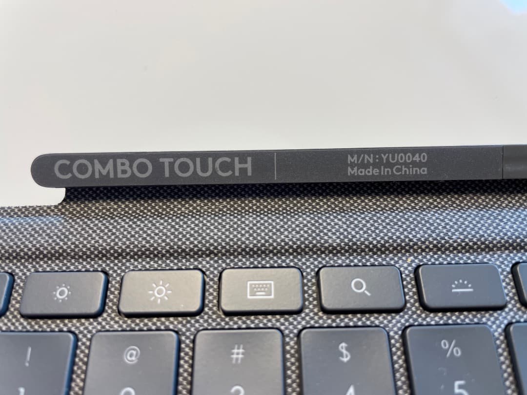 iPadアクセサリー Logicool COMBO TOUCH for iPad 9th gen