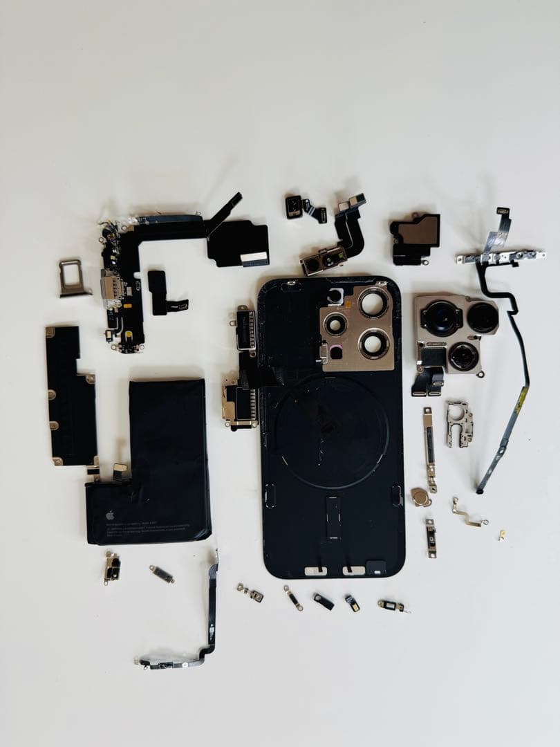 iPhone 15 Pro シルバー 本体と部品 iPhone 15 Pro シルバー 本体と部品 - メルカリ