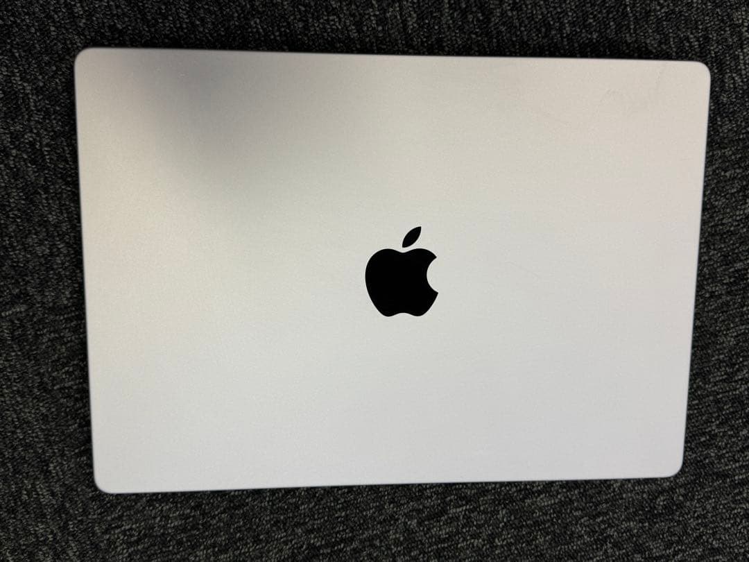 MacBook Pro M3 14インチ8GB 1TB｜天面薄キズ｜動作良好