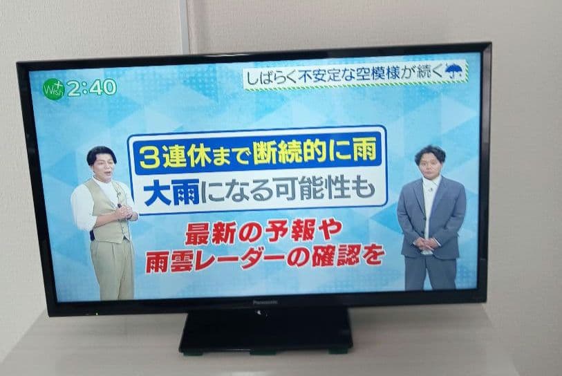 Panasonic　ハイビジョン液晶テレビ　TH-32J300（32V型）