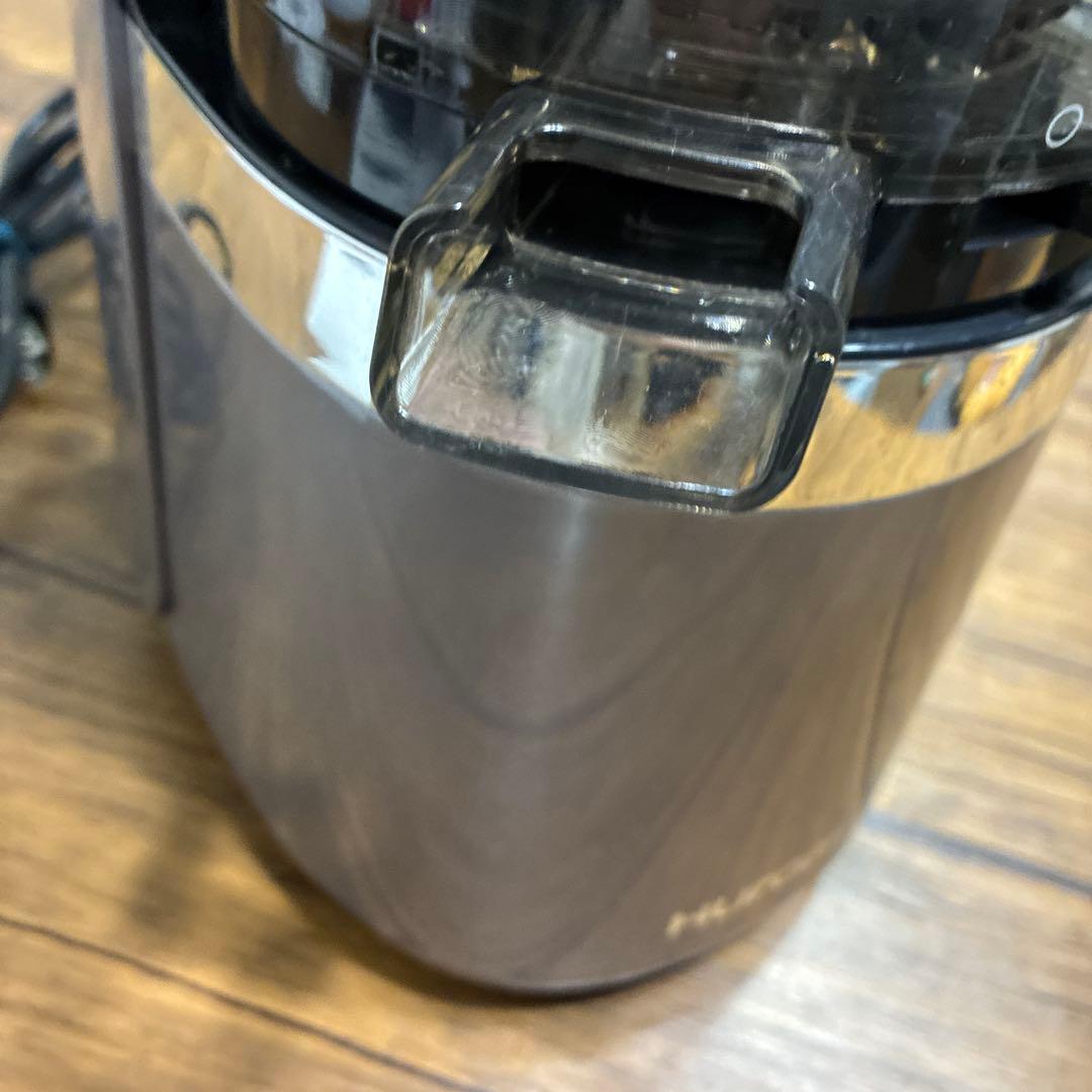 大幅値下げ‼️Hurom 低速圧搾式ジューサー 定価40,000円程！価格交渉可