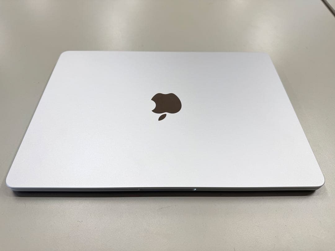 Macbook Air シルバー 13インチ M2 2022 Apple MacBook Air with Touch ID, M2 chip, 13.6-inch, 8GB RAM