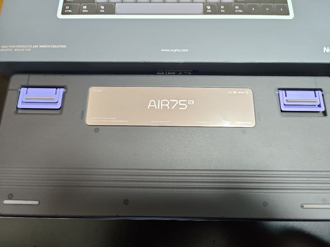 Nuphy AIR75 HE キーボード