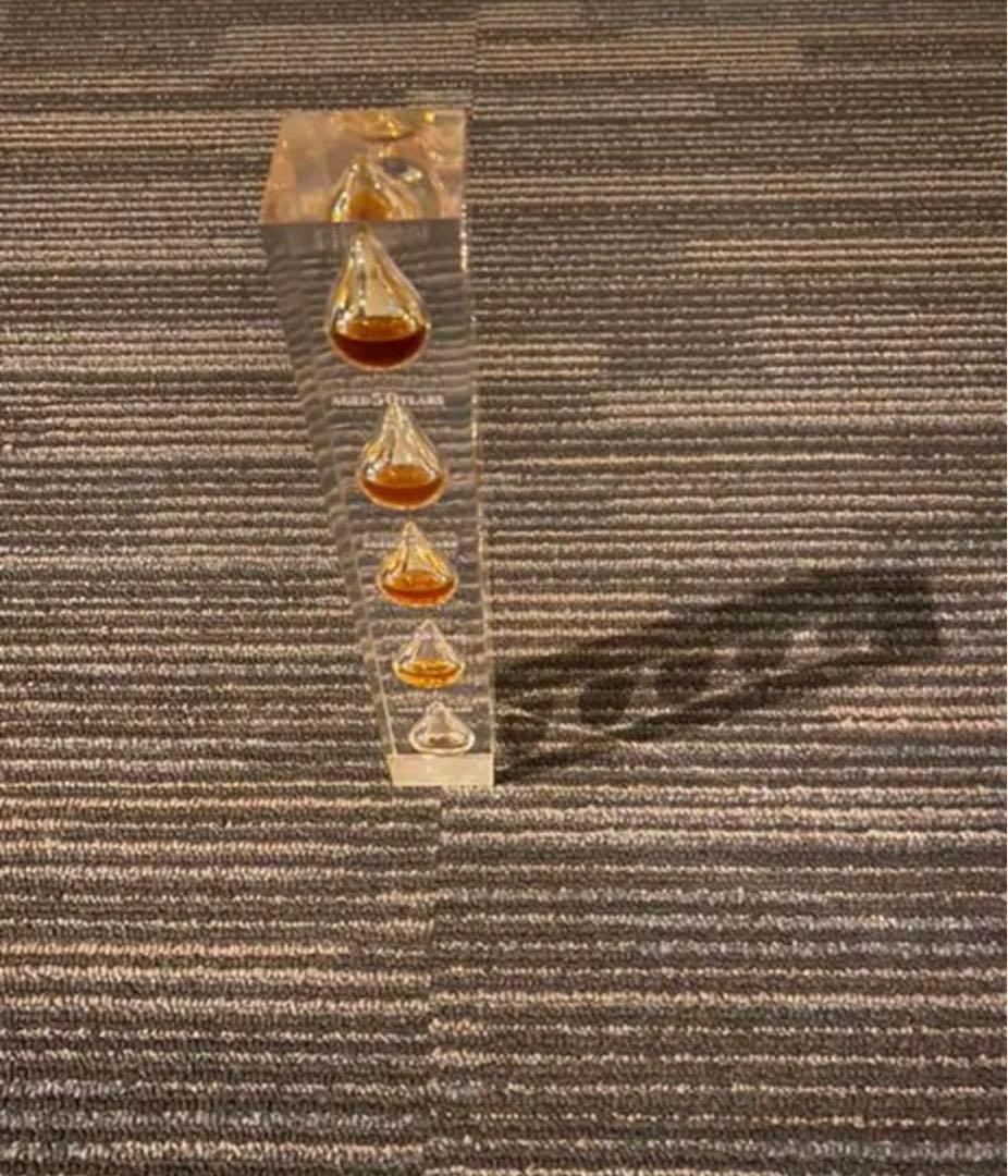 サントリー山崎の液色の熟成年度を表現ディスプレイの通販はau PAY