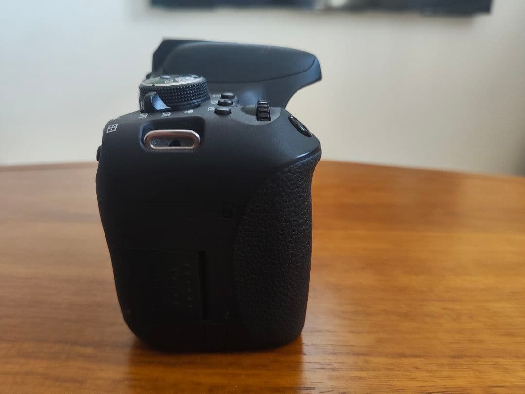 【ジャンク】Canon EOS Kiss X8i デジタル一眼レフ