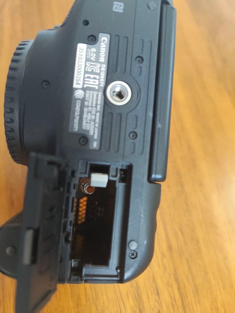 【ジャンク】Canon EOS Kiss X8i デジタル一眼レフ