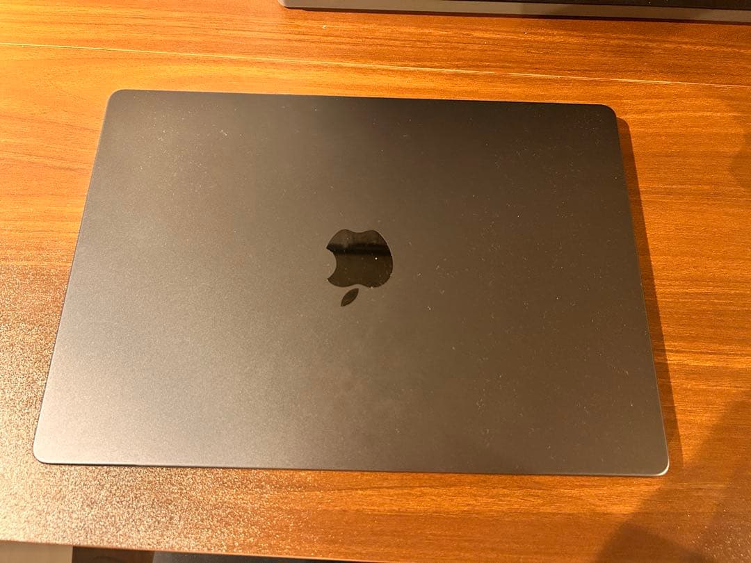 【使用少】 Macbookpro 2025 48GBメモリ/ 1TBストレージ