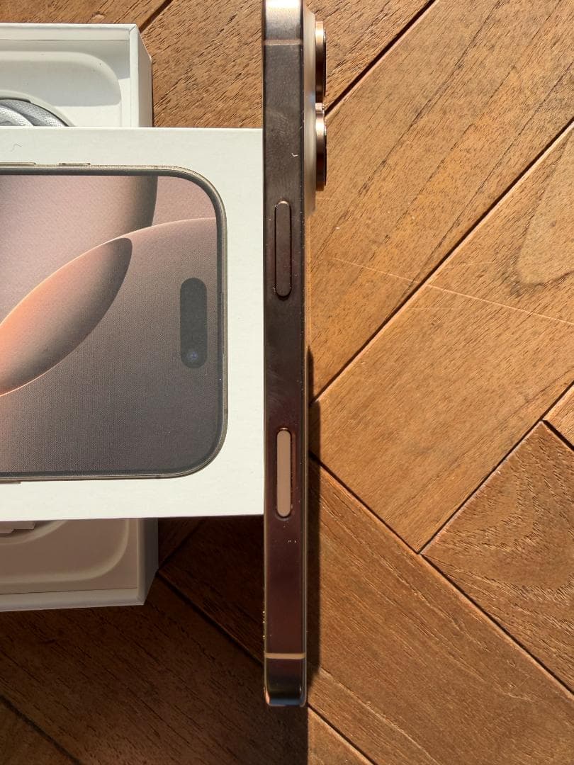 iPhone 16 Pro 256GB デザートチタニウム