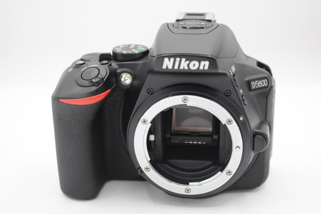 新品級◆Nikon ニコン D5600 ボディ◆5742