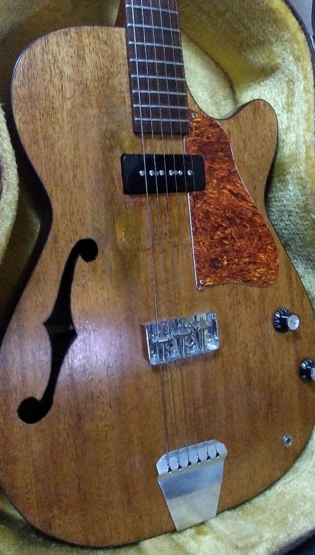 Stafford ？ セミアコ？シンライン タイプ？ ほぼ同じ演奏で違いは