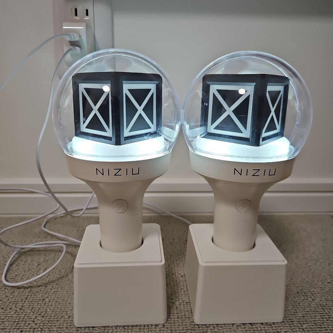 NiziU ペンライト 2個セット - メルカリ