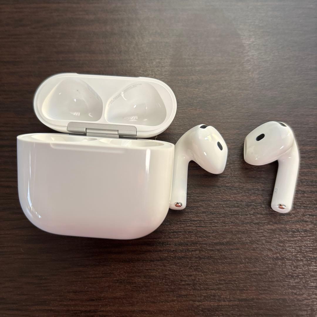 AirPods4本体 ホワイト 充電ケース付き - メルカリ