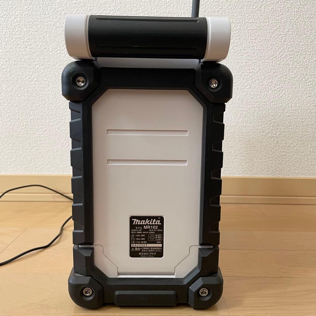 極美品✨　マキタ 充電式ラジオ MR102 ACアダプタ付き　白