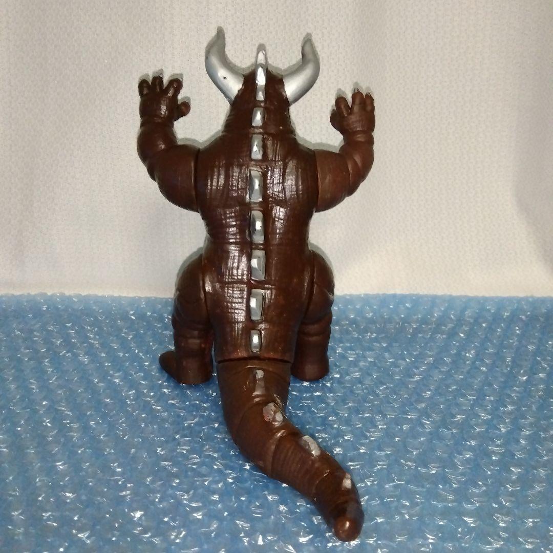 詳細不明 無版権？ 二本角の怪獣 ソフビ パチ - メルカリ