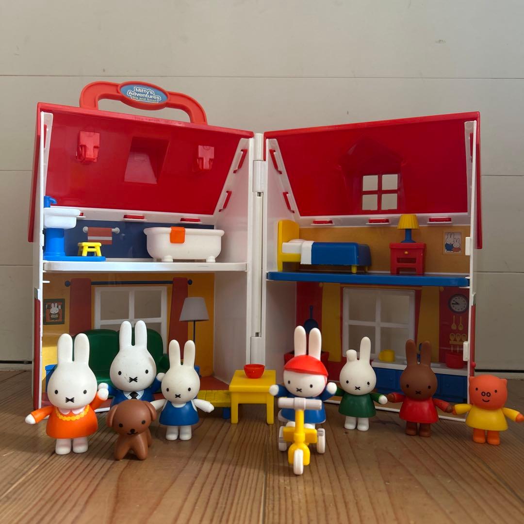 Walmar限定　廃盤品　ミッフィーの家とフィギュアセット Walmar限定 廃盤品 ミッフィーの家とフィギュアセット - メルカリ