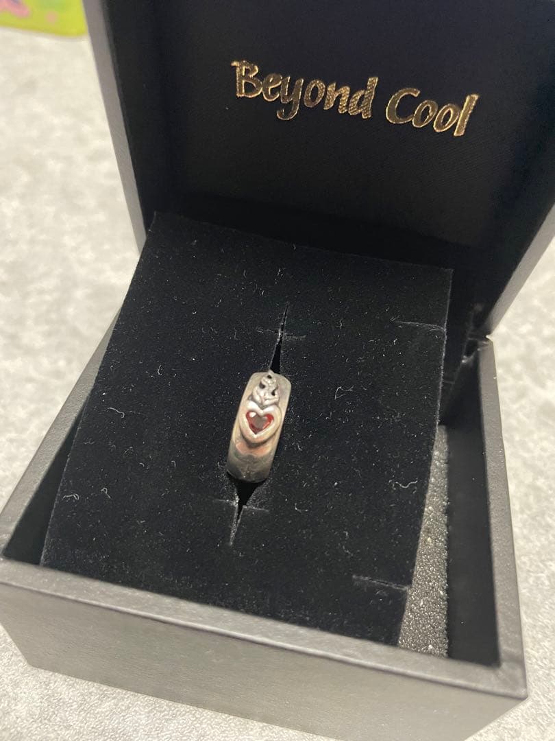 レザーズアンドトレジャーズ セイクリッドハートピアス /ガーネット