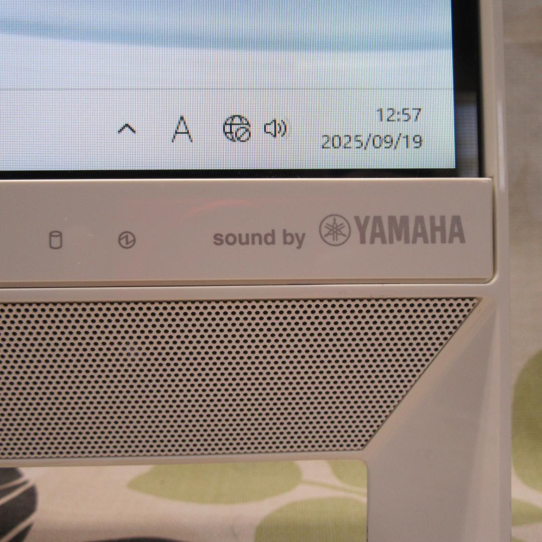 Win11公式対応8世代i5/メ16G/新品SSD/ブルーレイ/カメラ/無線