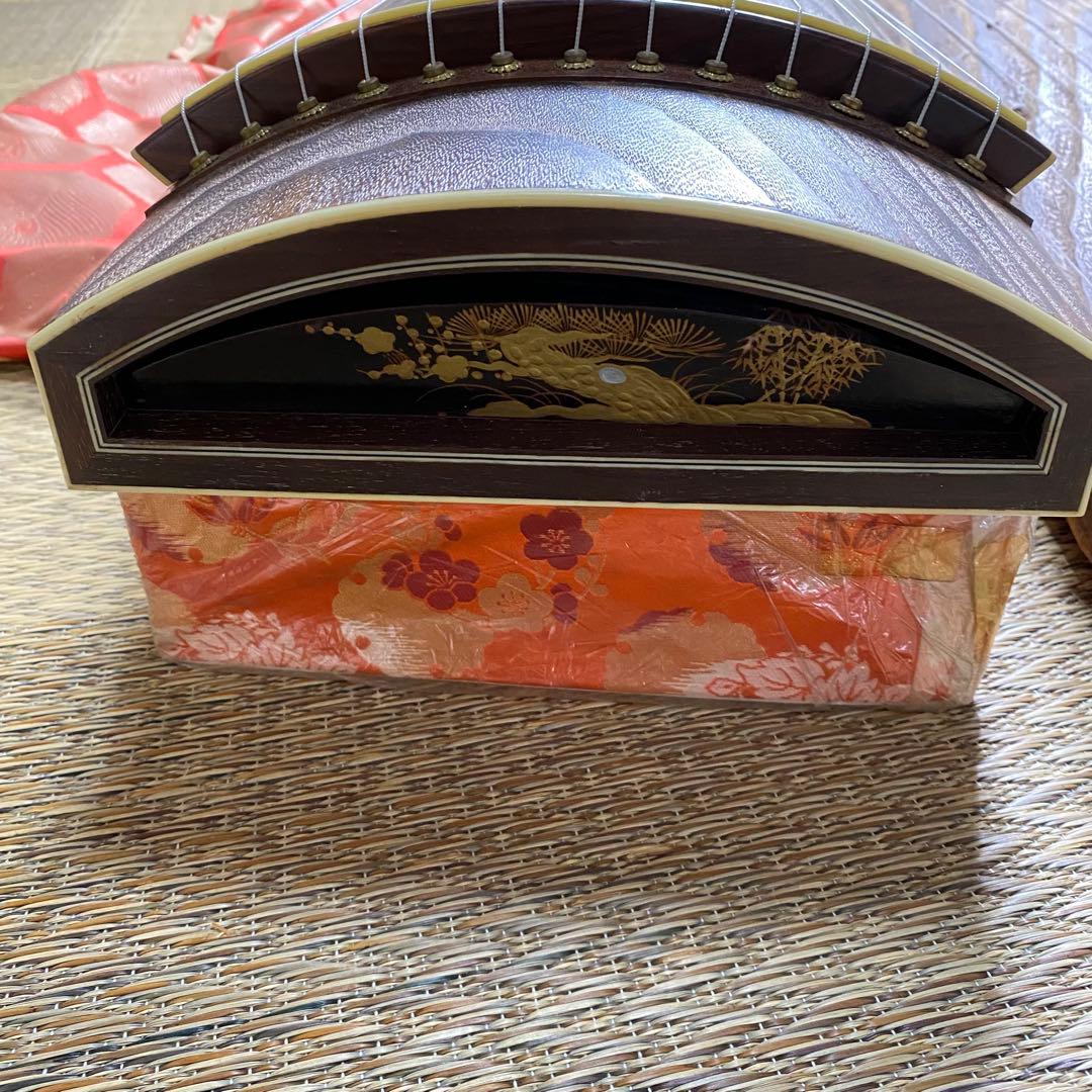 良品 4面セット売りです お琴 13弦 すだれ彫り 琴柱・ユタン【発送条件