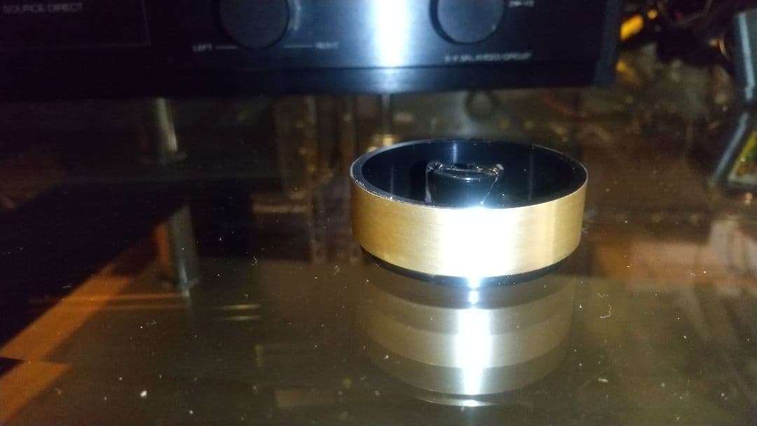 C*s様 SANSUI AU-α607 プリメインアンプ 右前インシュレータ外れ