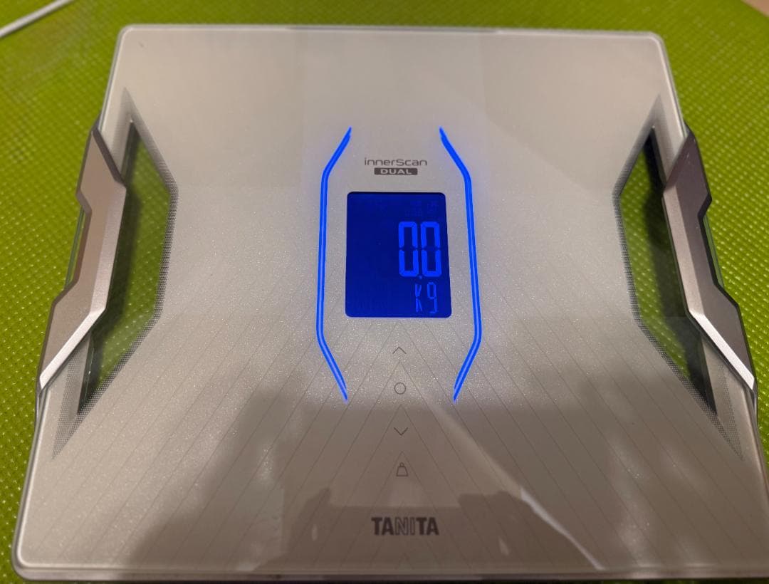 美品 タニタ 体組成計 RD-912 プレミアム・ホワイト - メルカリ