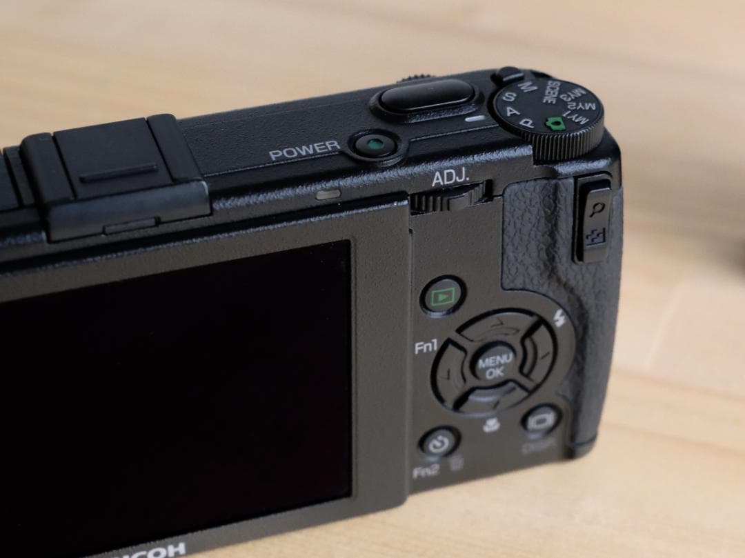 Ricoh GR Digital III｜F1.9の光と潔さを楽しむ一台